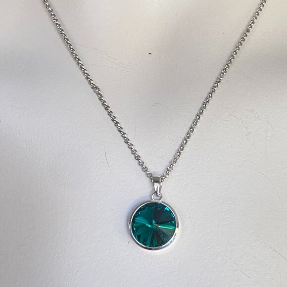 Butler FAC Emerald Green Crystal Silver Tone Necklace - Picture 3 of 8